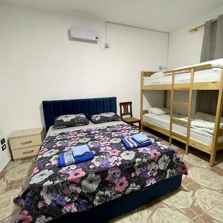 Me&You Hostel Tirana Eksteriør billede