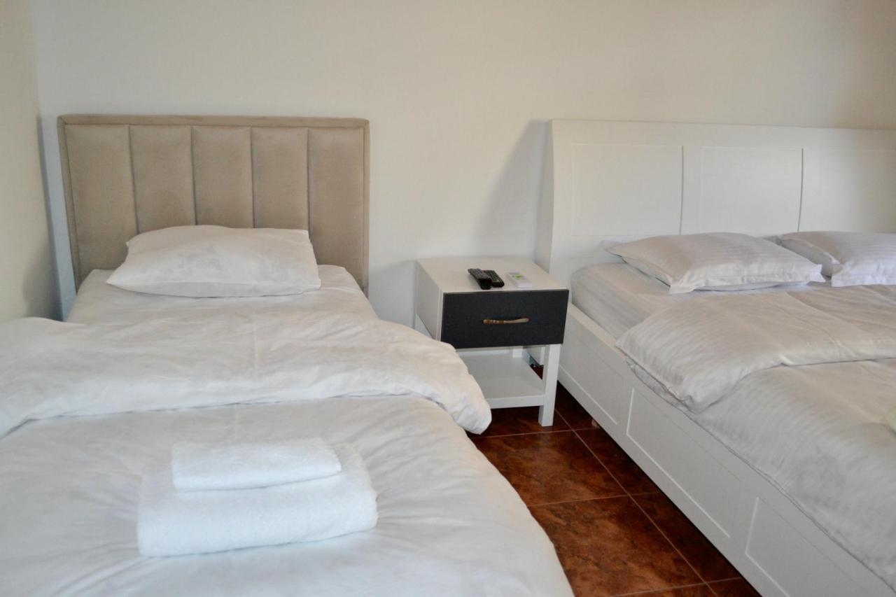 Me&You Hostel Tirana Eksteriør billede