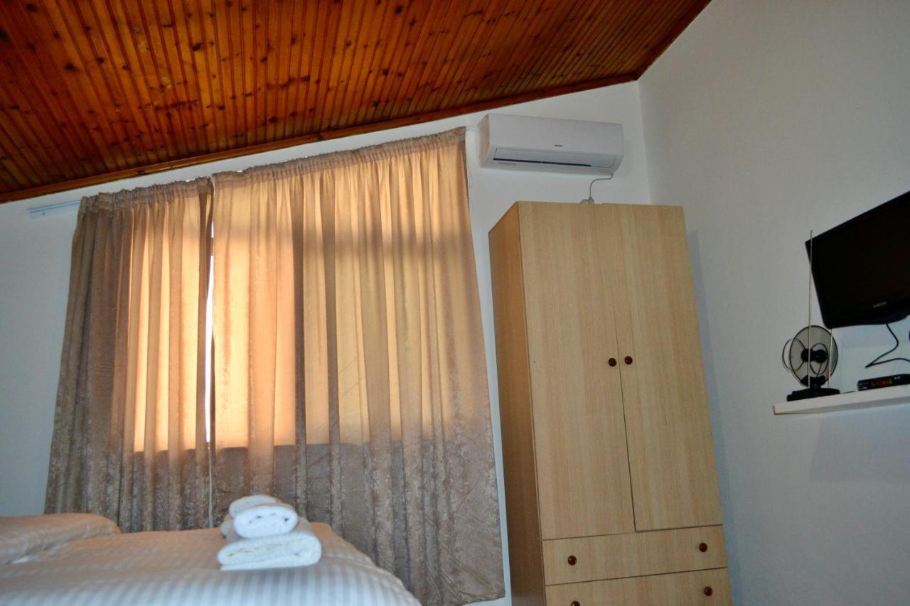 Me&You Hostel Tirana Eksteriør billede