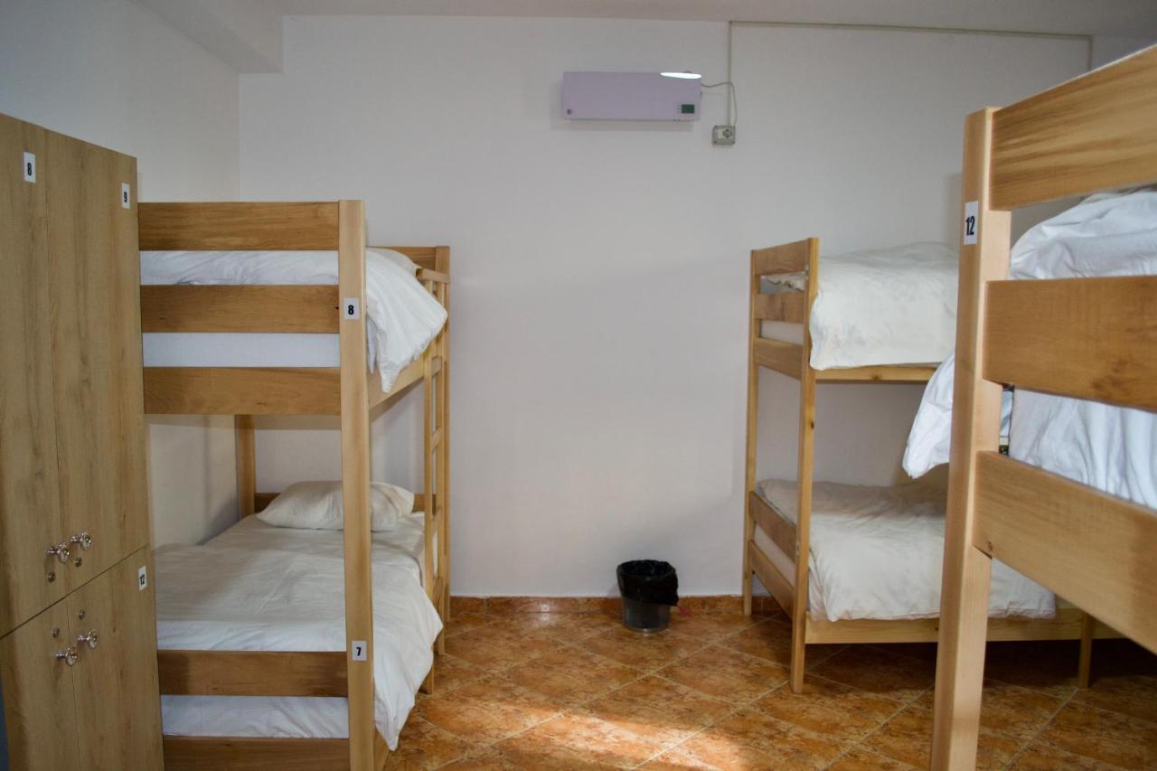 Me&You Hostel Tirana Eksteriør billede