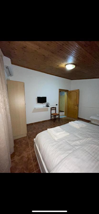 Me&You Hostel Tirana Eksteriør billede