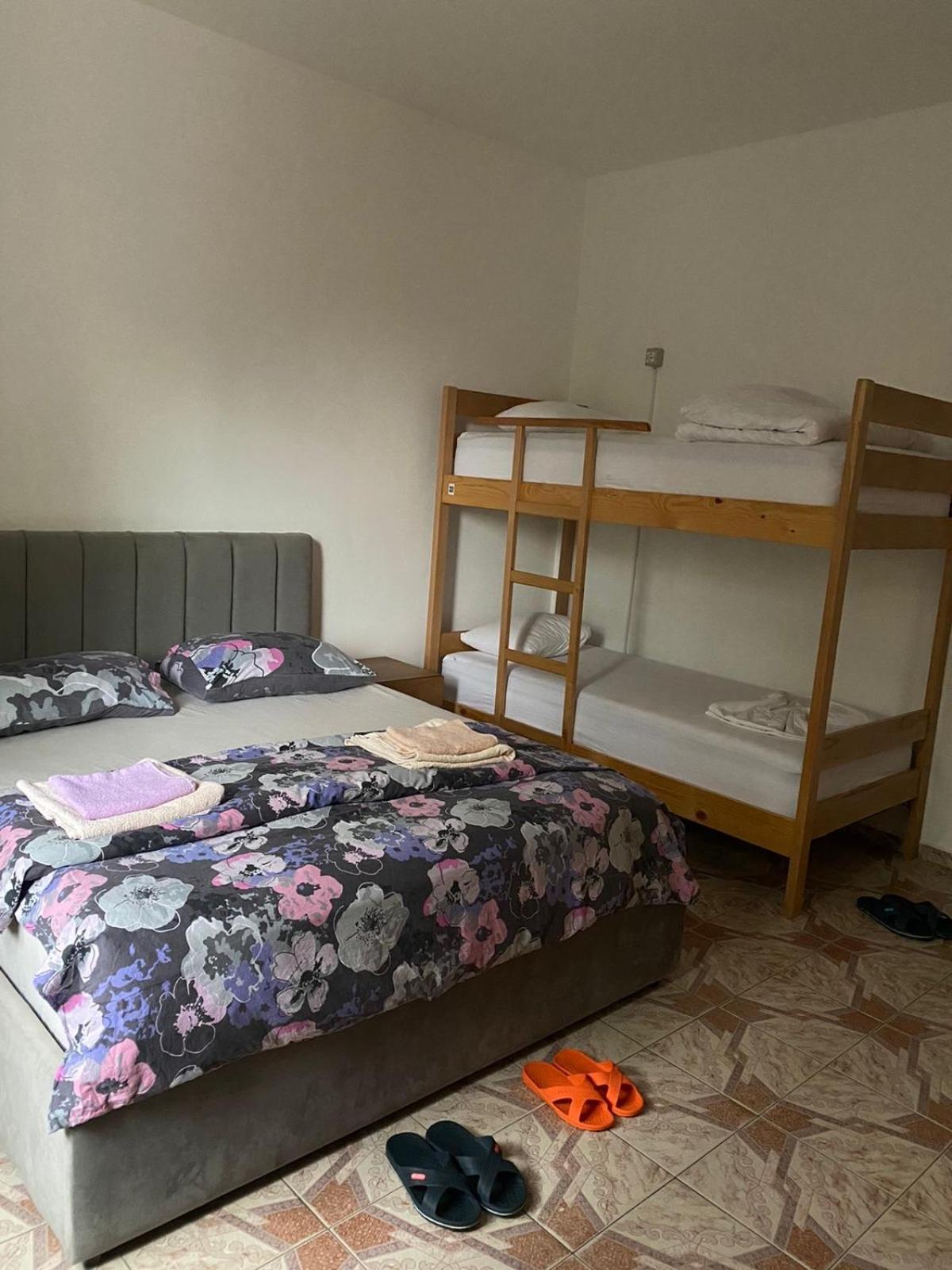 Me&You Hostel Tirana Eksteriør billede